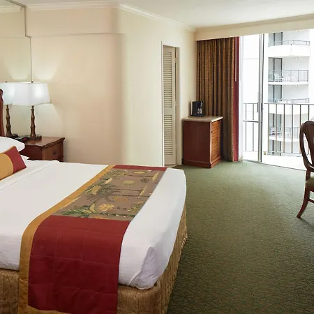 Outrigger Waikiki Beach Resort-3